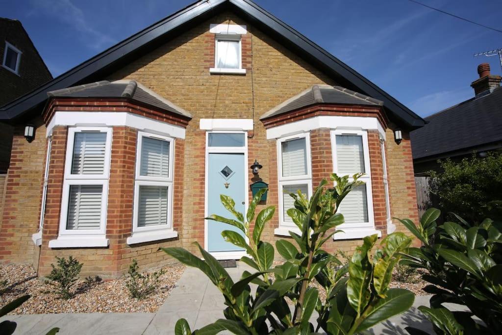 Sunbeam Sleeps 10 Holiday home *