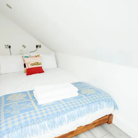 Sunbeam Cottage Sleeps 10 Whitstable Exterior photo